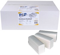 3 st raka staplar med vit papperhanduk som ligger bredvid varandra. Bakom ligger en vit pappkartong